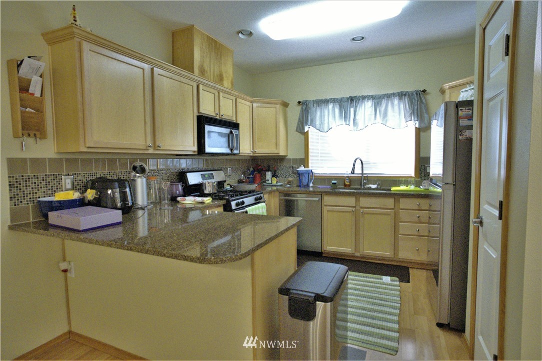 18916 108th Lane Southeast Renton, WA 98055 - Photo 14 of 39