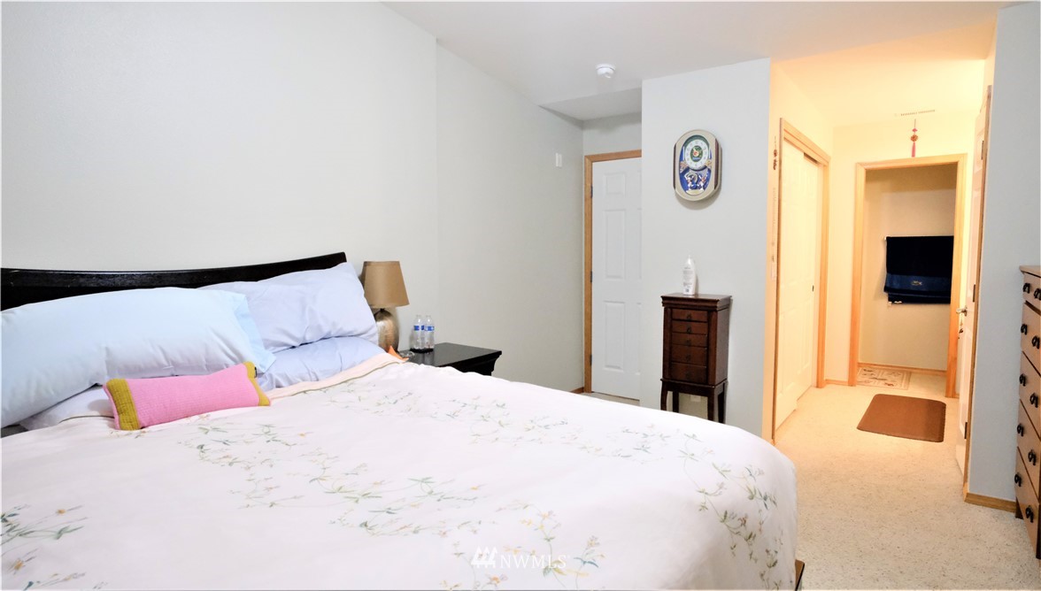 18916 108th Lane Southeast Renton, WA 98055 - Photo 27 of 39