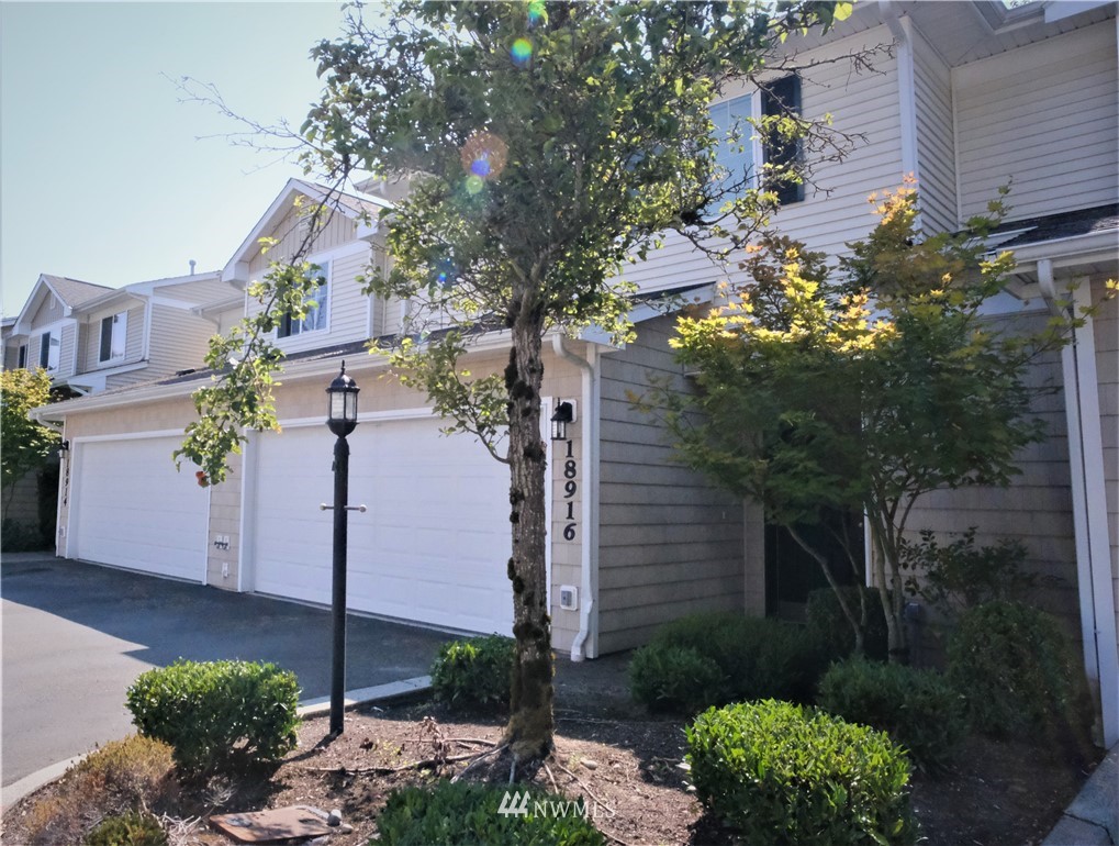 18916 108th Lane Southeast Renton, WA 98055 - Photo 4 of 39