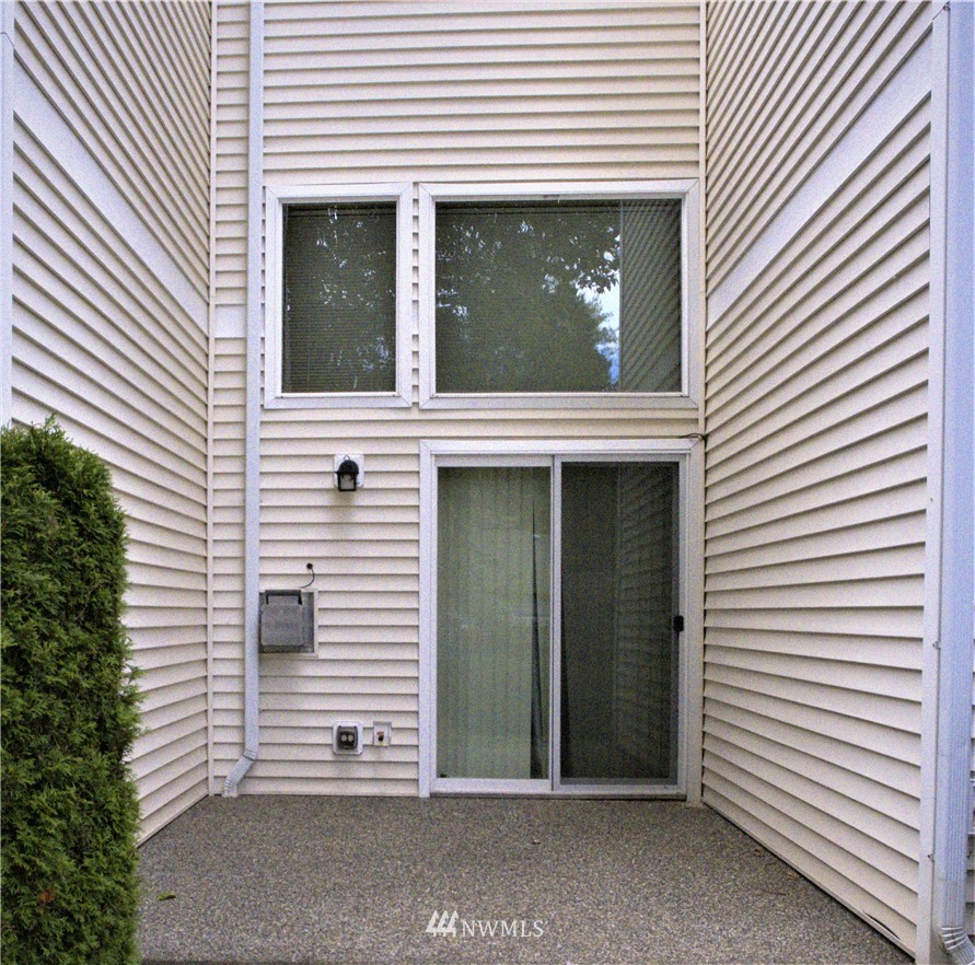 18916 108th Lane Southeast Renton, WA 98055 - Photo 6 of 39