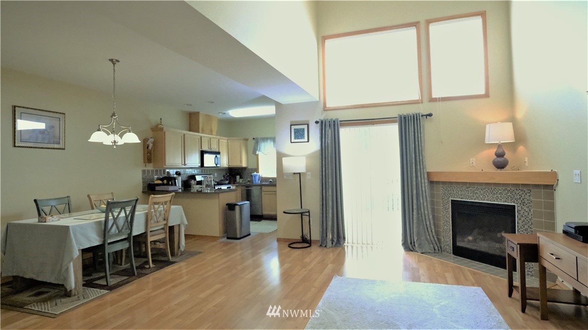 18916 108th Lane Southeast Renton, WA 98055 - Photo 7 of 39