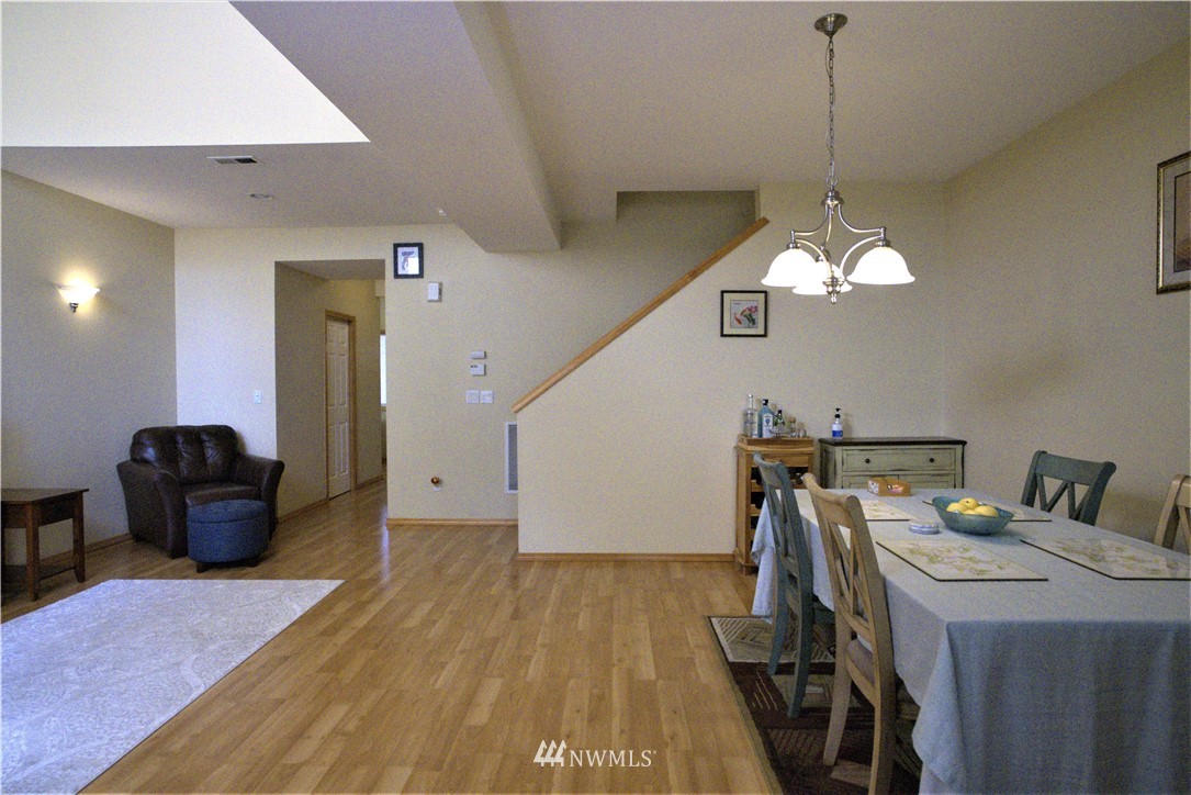 18916 108th Lane Southeast Renton, WA 98055 - Photo 8 of 39