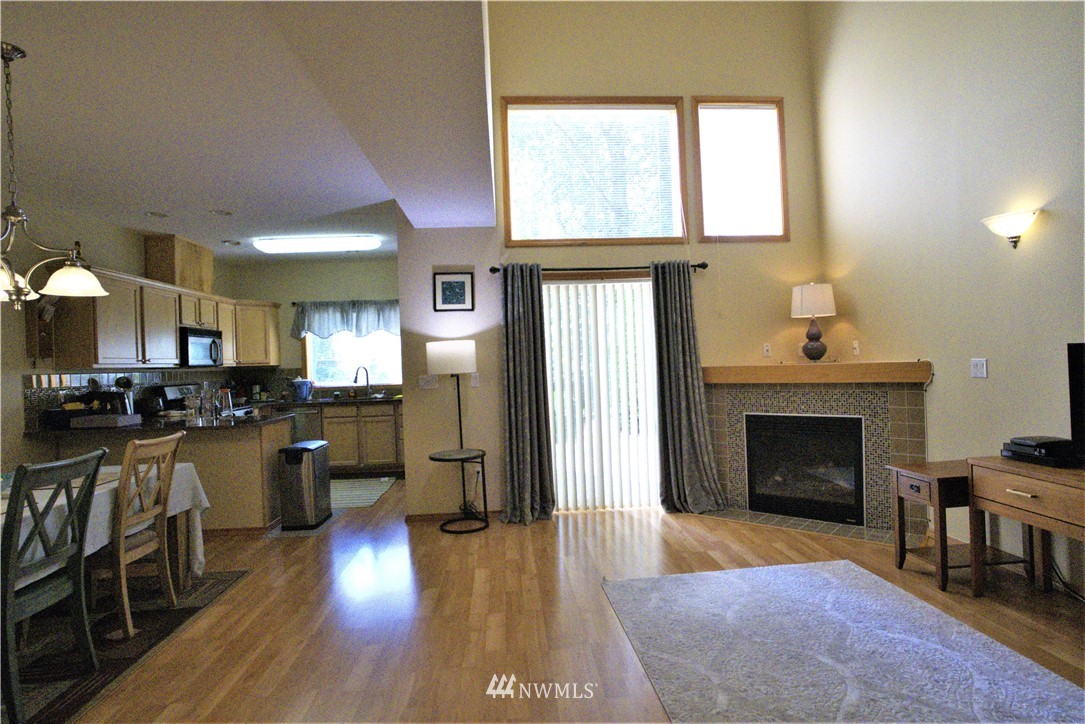 18916 108th Lane Southeast Renton, WA 98055 - Photo 9 of 39