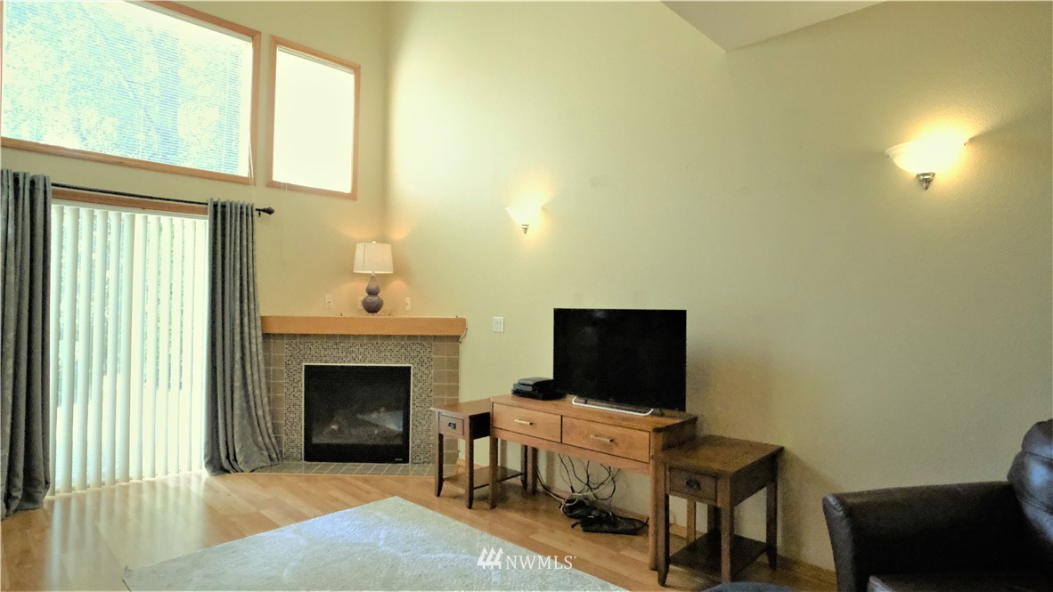 18916 108th Lane Southeast Renton, WA 98055 - Photo 10 of 39