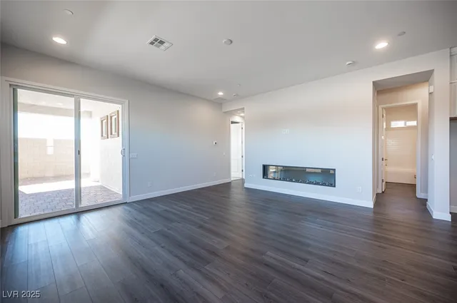 $2,500 | 117 Royal Cascade Avenue, Henderson, NV 89011