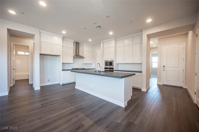 $2,500 | 117 Royal Cascade Avenue, Henderson, NV 89011