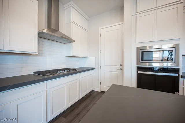 $2,500 | 117 Royal Cascade Avenue, Henderson, NV 89011