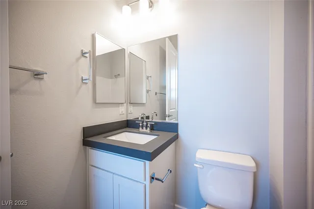 $2,500 | 117 Royal Cascade Avenue, Henderson, NV 89011