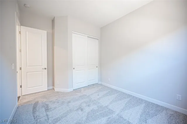 $2,500 | 117 Royal Cascade Avenue, Henderson, NV 89011