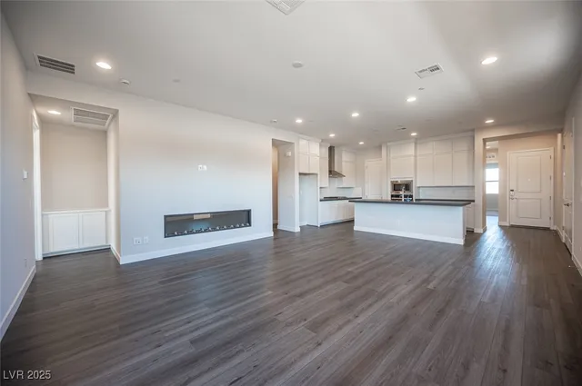 $2,500 | 117 Royal Cascade Avenue, Henderson, NV 89011