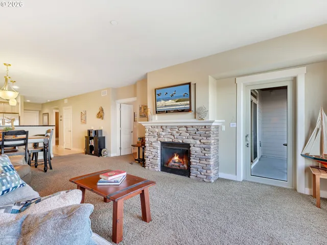 $525,000 | 1000 North Holladay Drive, Unit 304, Seaside, OR 97138
