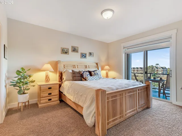 $525,000 | 1000 North Holladay Drive, Unit 304, Seaside, OR 97138