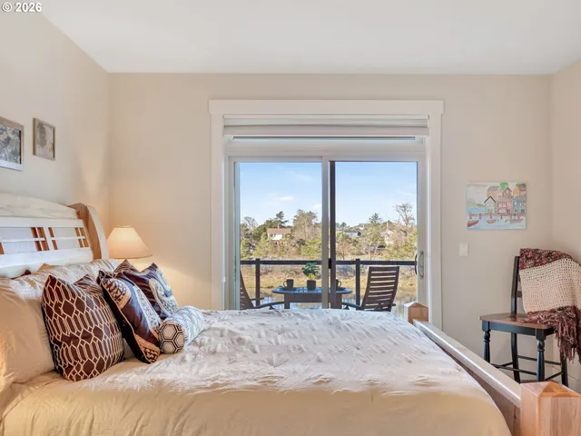 $525,000 | 1000 North Holladay Drive, Unit 304, Seaside, OR 97138