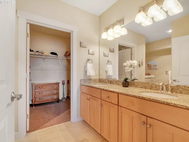 $525,000 | 1000 North Holladay Drive, Unit 304, Seaside, OR 97138