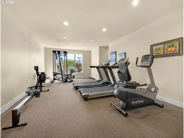 $525,000 | 1000 North Holladay Drive, Unit 304, Seaside, OR 97138