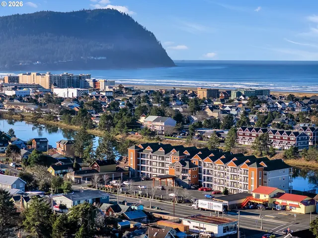 $525,000 | 1000 North Holladay Drive, Unit 304, Seaside, OR 97138