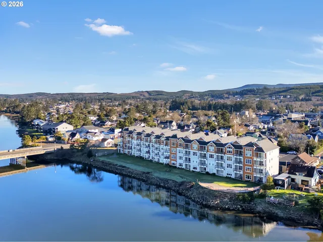 $525,000 | 1000 North Holladay Drive, Unit 304, Seaside, OR 97138