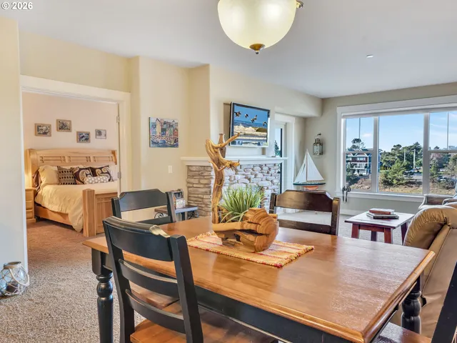 $525,000 | 1000 North Holladay Drive, Unit 304, Seaside, OR 97138