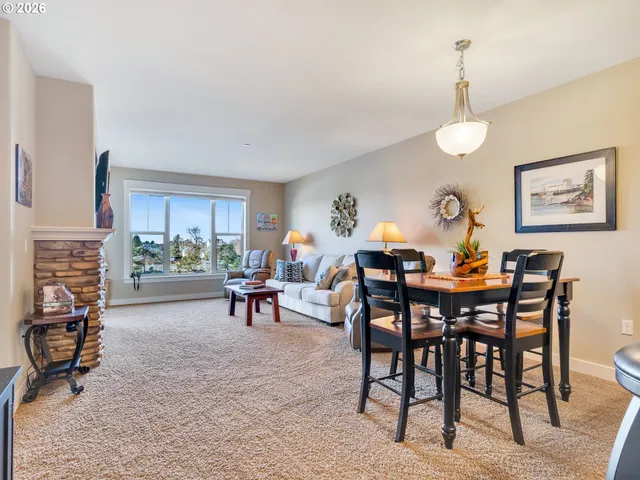 $525,000 | 1000 North Holladay Drive, Unit 304, Seaside, OR 97138