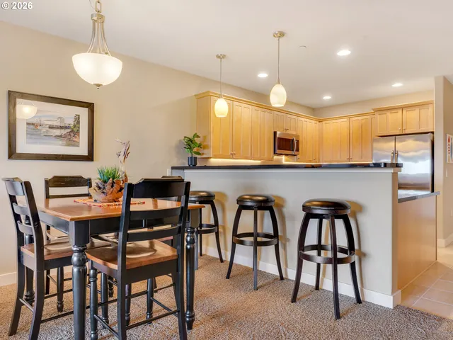 $525,000 | 1000 North Holladay Drive, Unit 304, Seaside, OR 97138