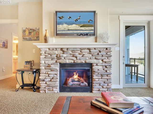 $525,000 | 1000 North Holladay Drive, Unit 304, Seaside, OR 97138