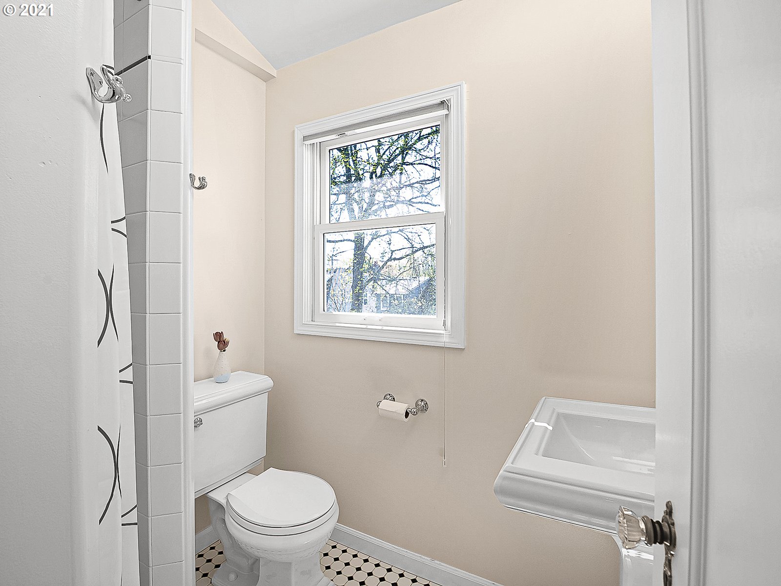 7145 Southeast Reed College Place Portland, OR 97202 - Photo 23 of 32 Gallery Image 23