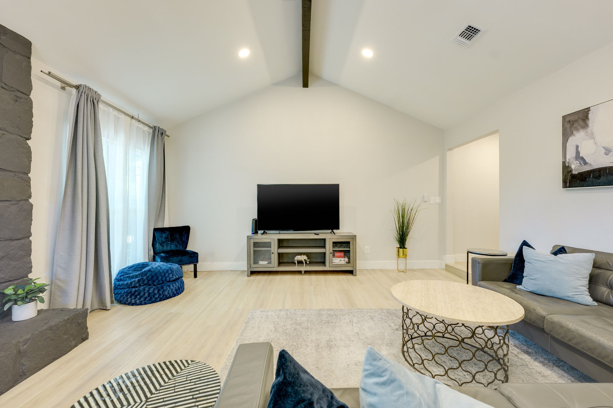 2020 Magazine Street Austin, TX 78727 - Photo 7 of 40