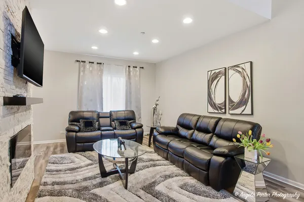 $385,000 | 6044 Canterbury Lane, Unit 93, Hoffman Estates, IL 60192