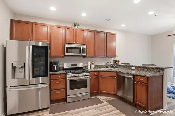 $385,000 | 6044 Canterbury Lane, Unit 93, Hoffman Estates, IL 60192