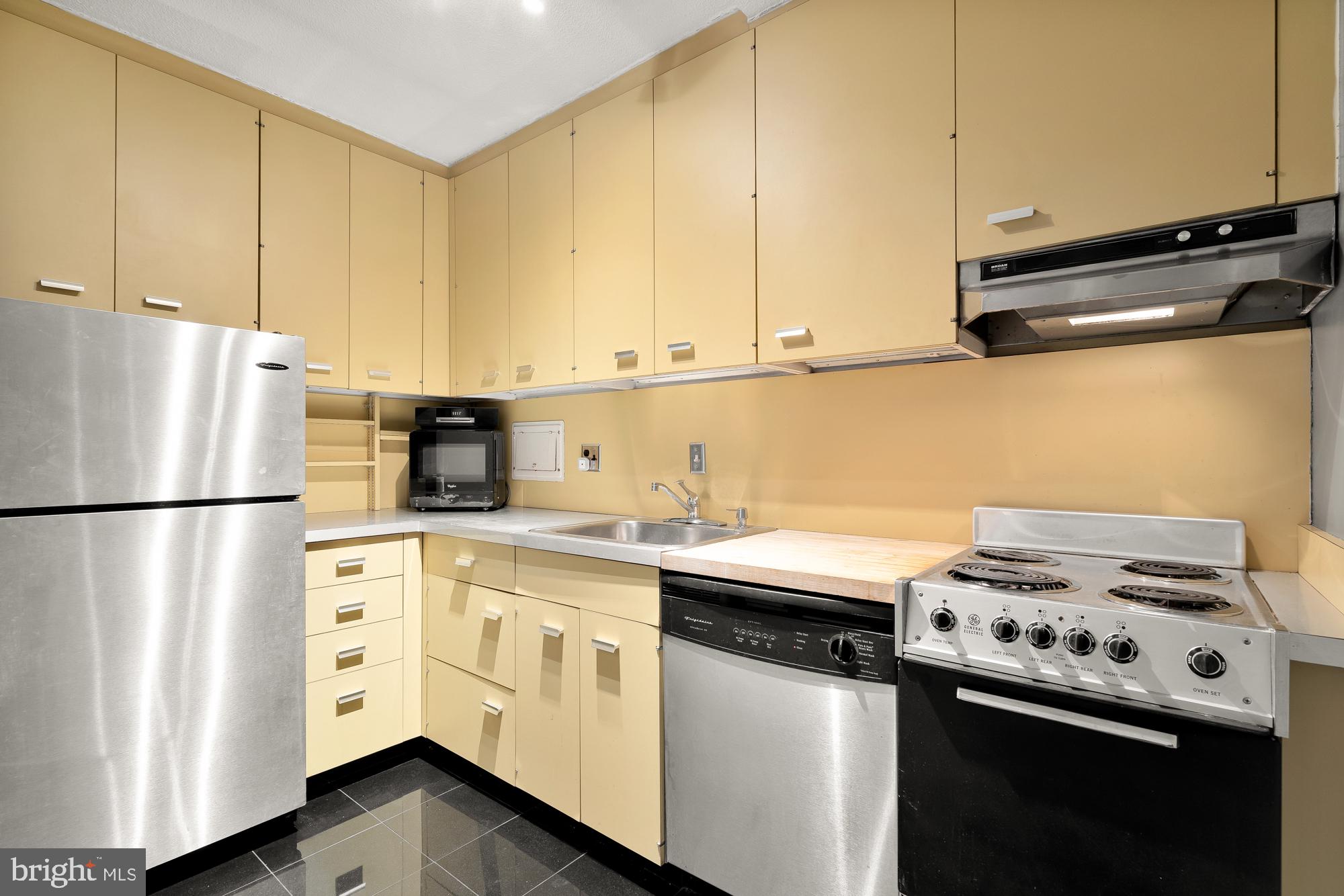 1311 Delaware Avenue Southwest, Unit S528 Washington, DC 20024 - Photo 4 of 17 a kitchen with appliances a sink and cabinets