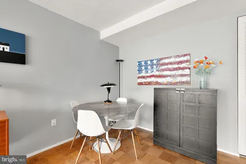 a view of a livingroom with furniture