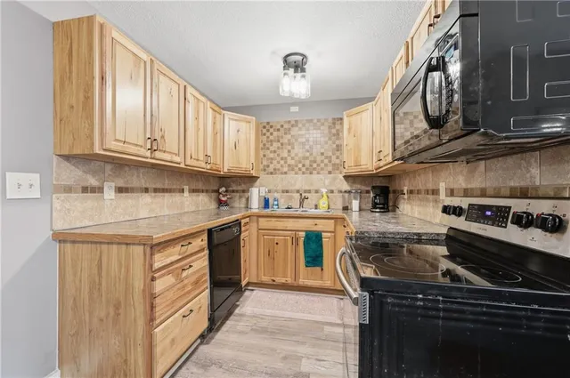 $195,900 | 209 North Gilbert Street, Independence, MO 64056