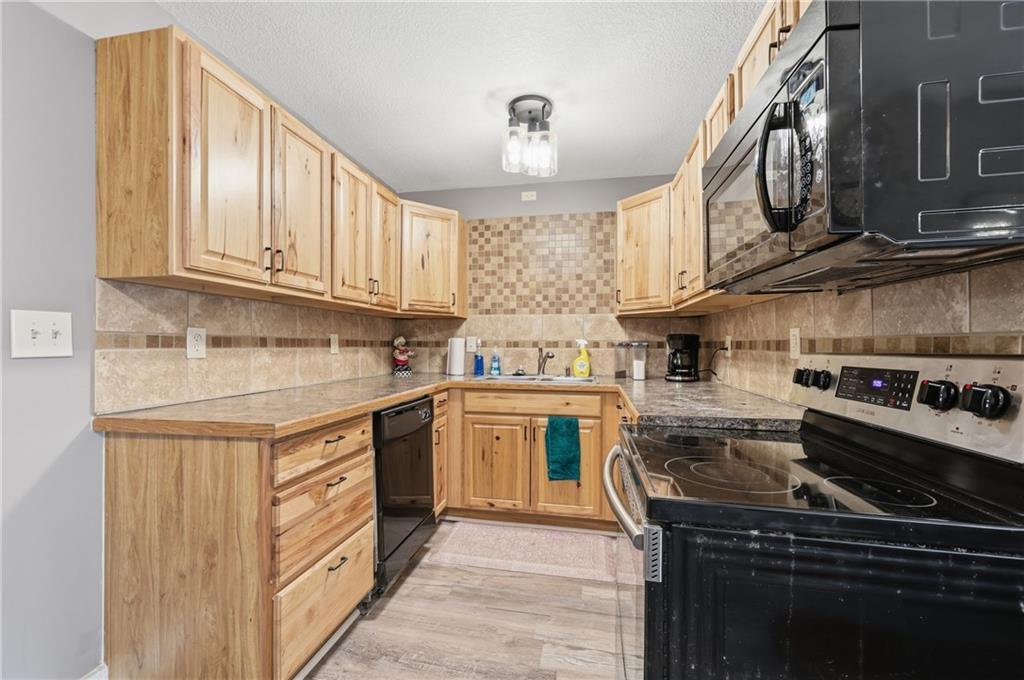 209 North Gilbert Street Independence, MO 64056 - Photo 4 of 22