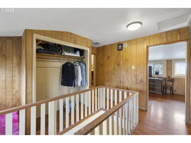 a view of entryway with a front door
