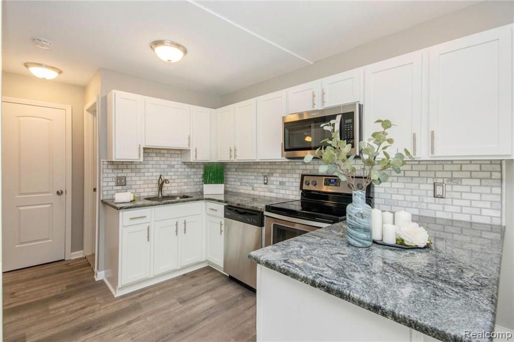 4417 Crooks Road Royal Oak, MI 48073 - Photo 7 of 25