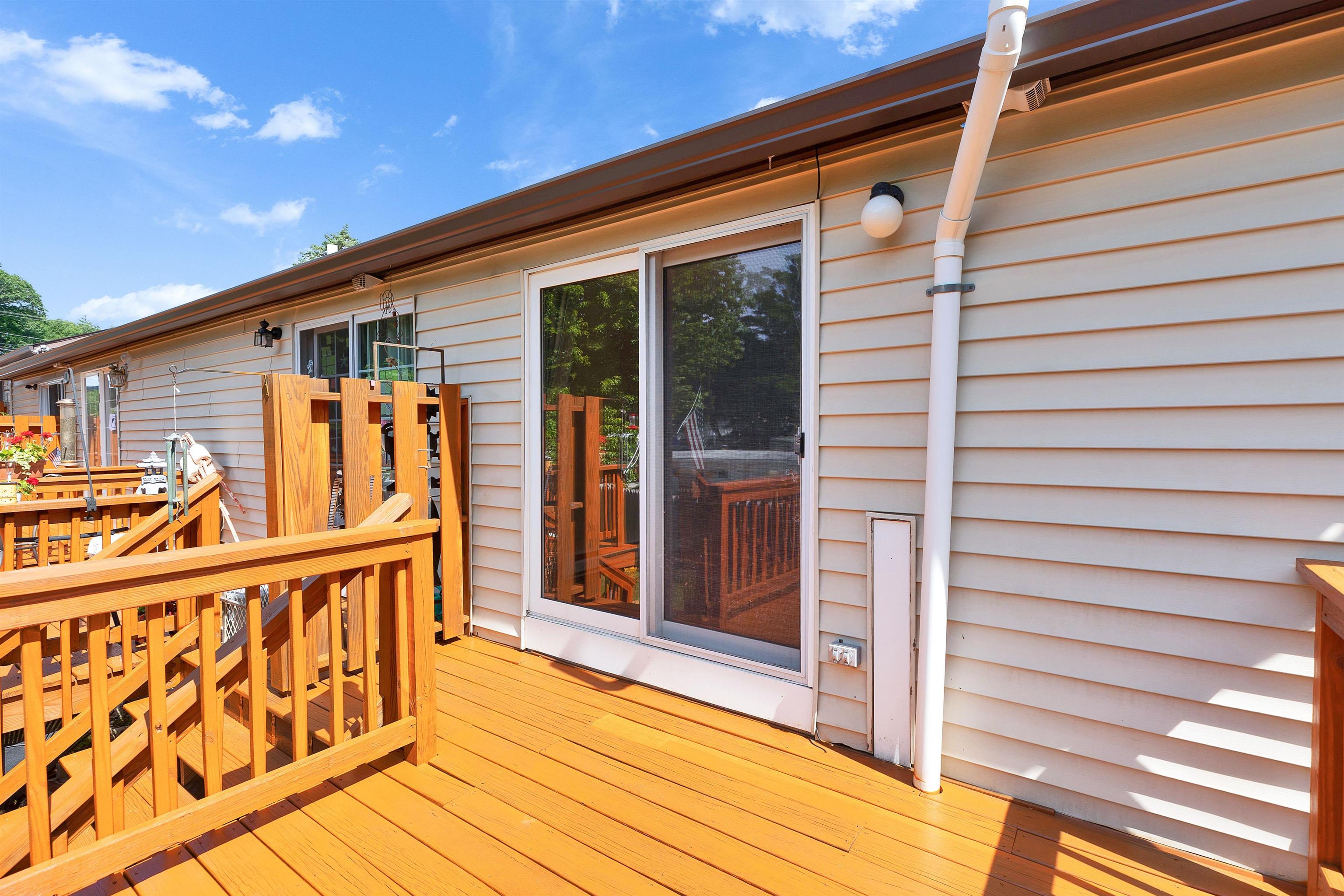 901 Mammoth Road, Unit 9 Manchester, NH 03104 - Photo 4 of 31