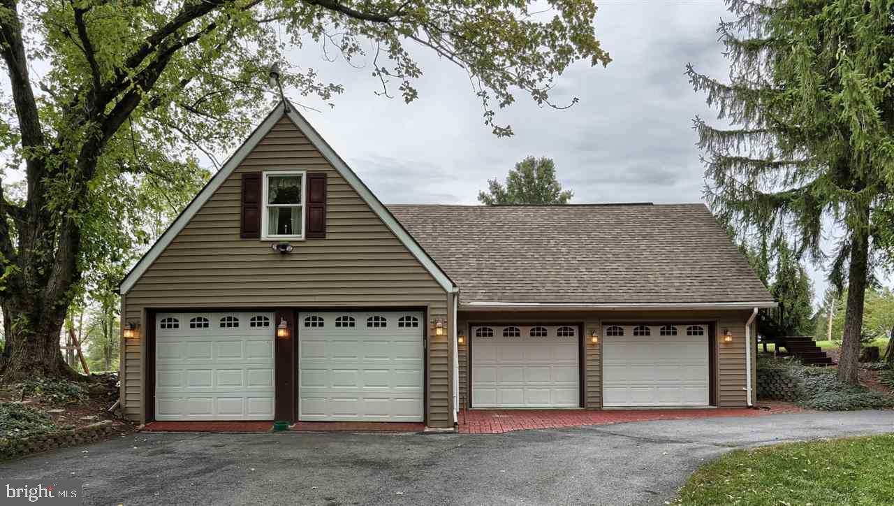 243 Grandview Road Hummelstown, PA 17036 - Photo 4 of 25 Gallery Image 4