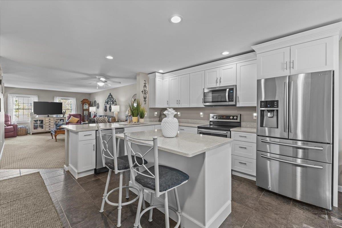 104 Chelsea Place Williston, VT 05495 - Photo 5 of 40