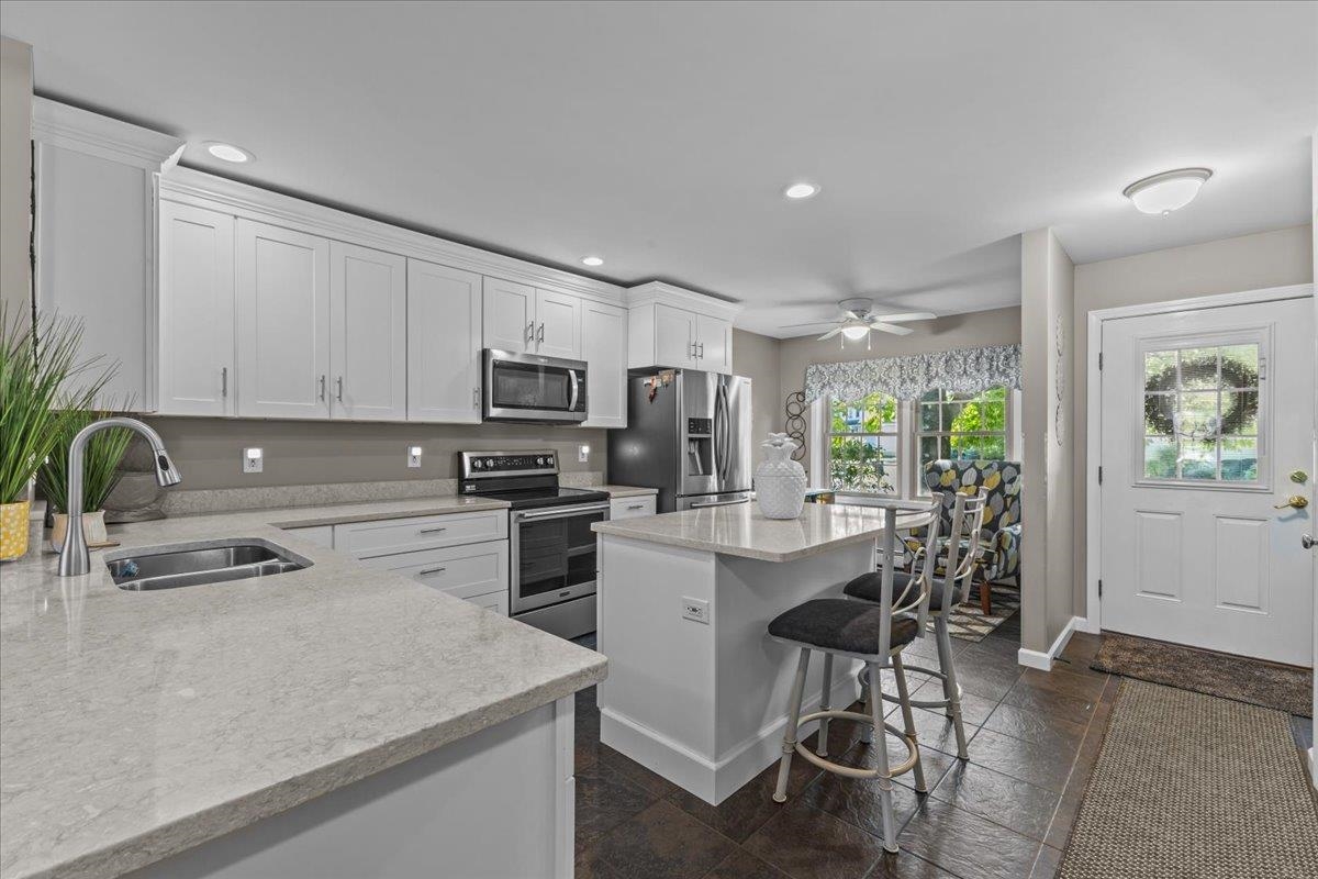 104 Chelsea Place Williston, VT 05495 - Photo 7 of 40