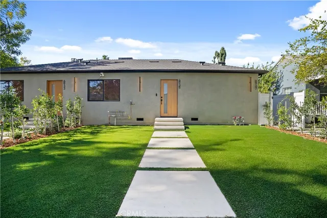 a view of a back yard of the house