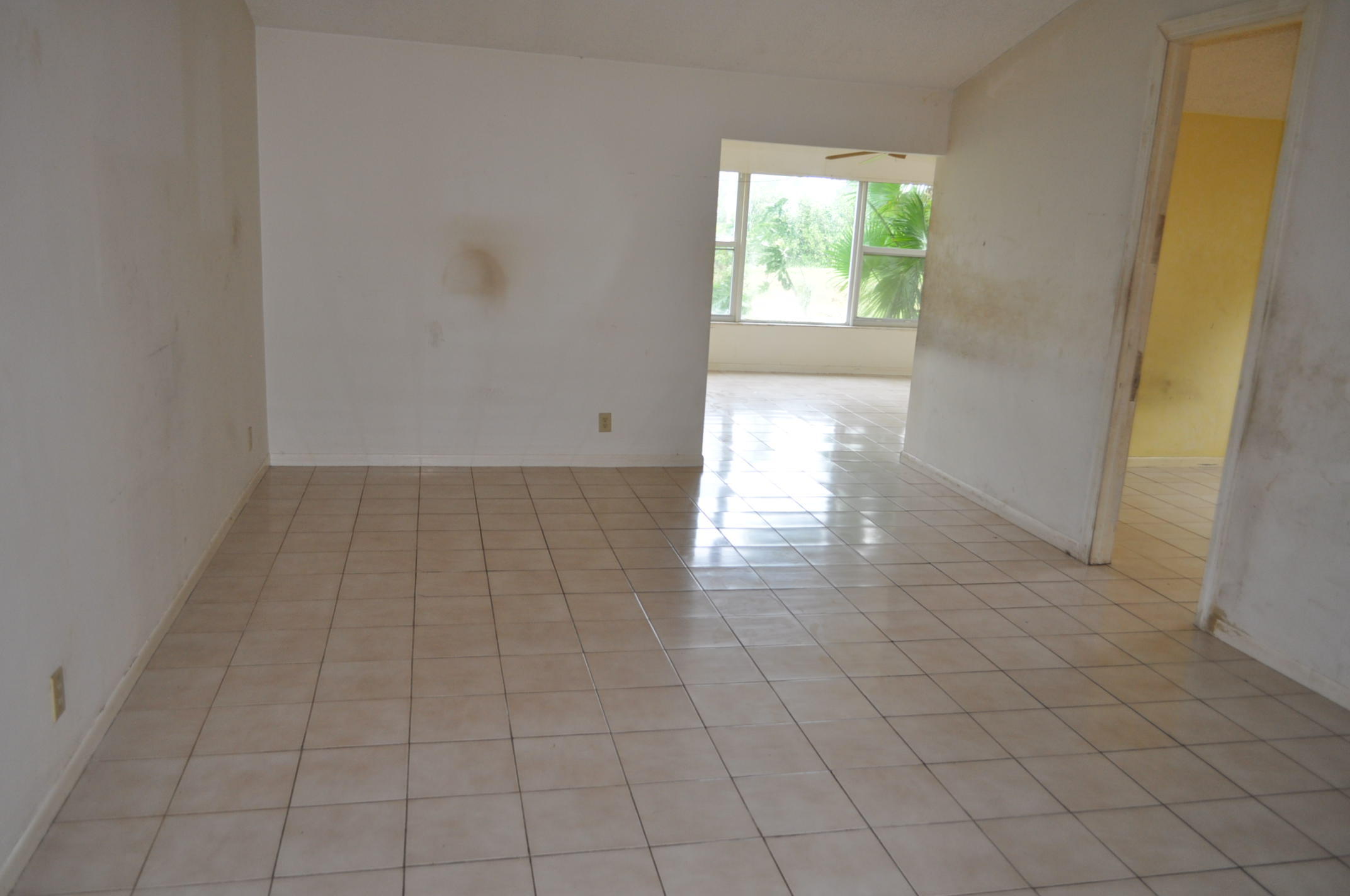 10385 Greenbriar Court Boca Raton, FL 33498 - Photo 6 of 15 Living Area