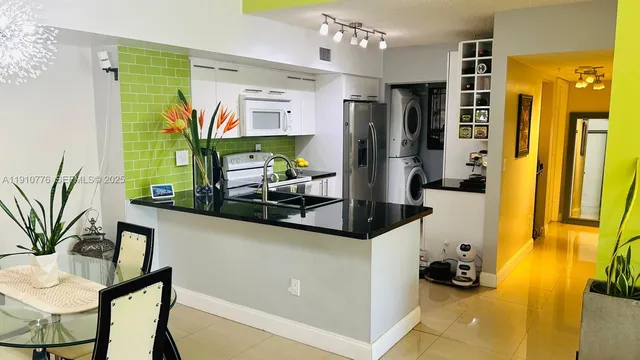 $325,000 | 2600 South University Drive, Unit 229, Davie, FL 33328