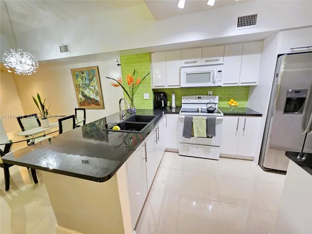 $325,000 | 2600 South University Drive, Unit 229, Davie, FL 33328