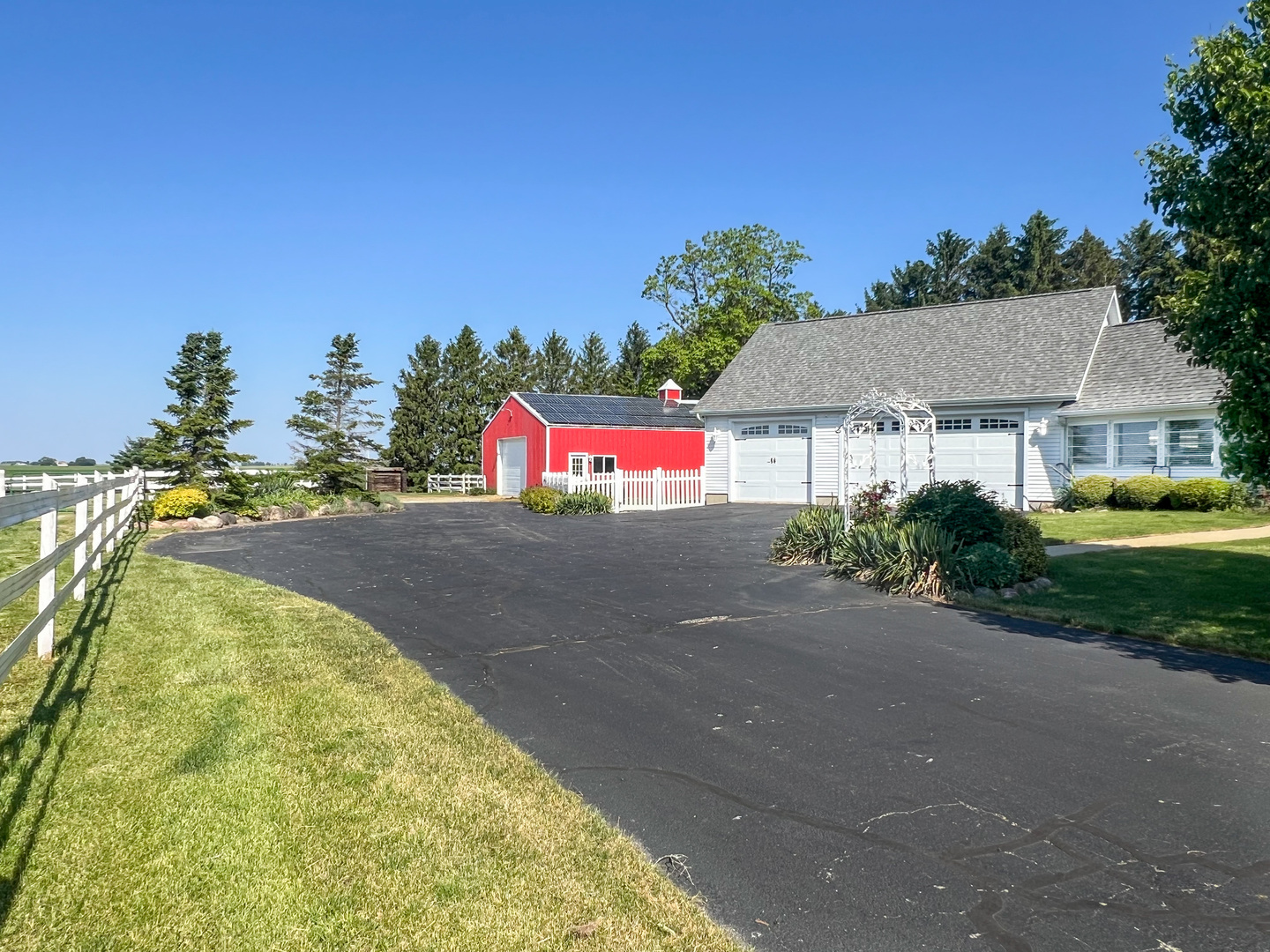 16205 University Road Malta, IL 60150 - Photo 4 of 51