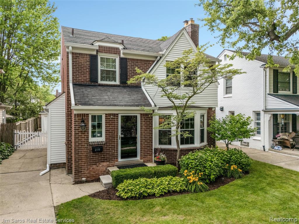 219 McMillan Road Grosse Pointe Farms, MI 48236 - Photo 2 of 25