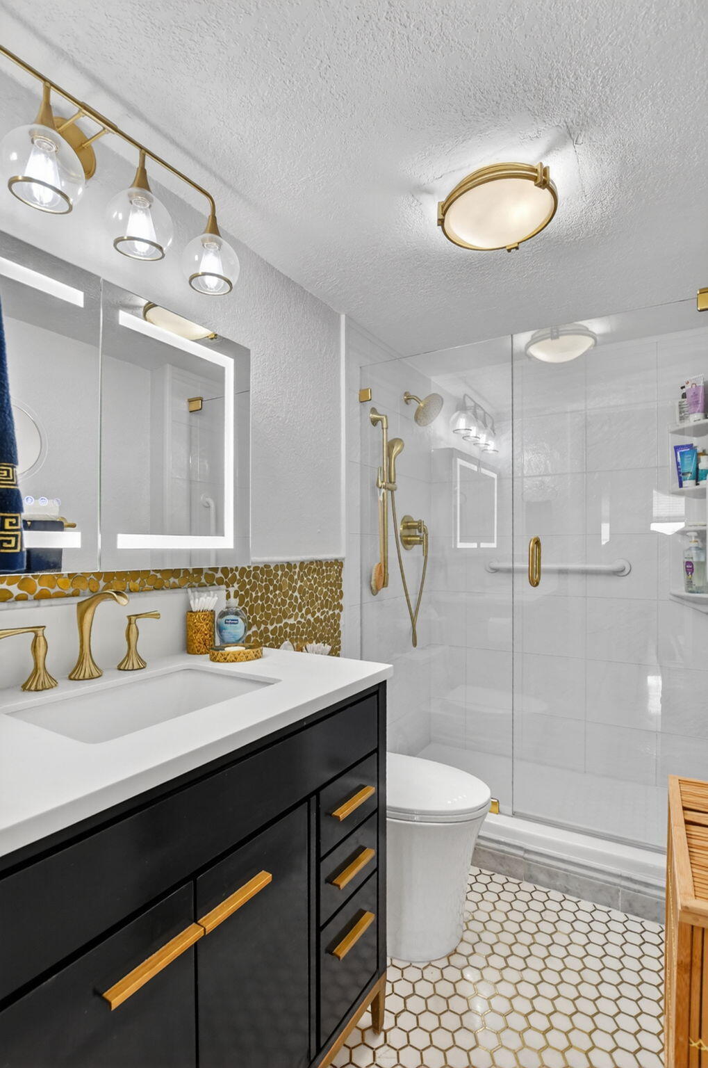 2121 North Ocean Boulevard, Unit 705E Boca Raton, FL 33431 - Photo 11 of 22 Guest Bath