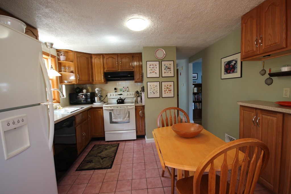 5 Gloria Road Randolph, MA 02368 - Photo 4 of 20 Gallery Image 4