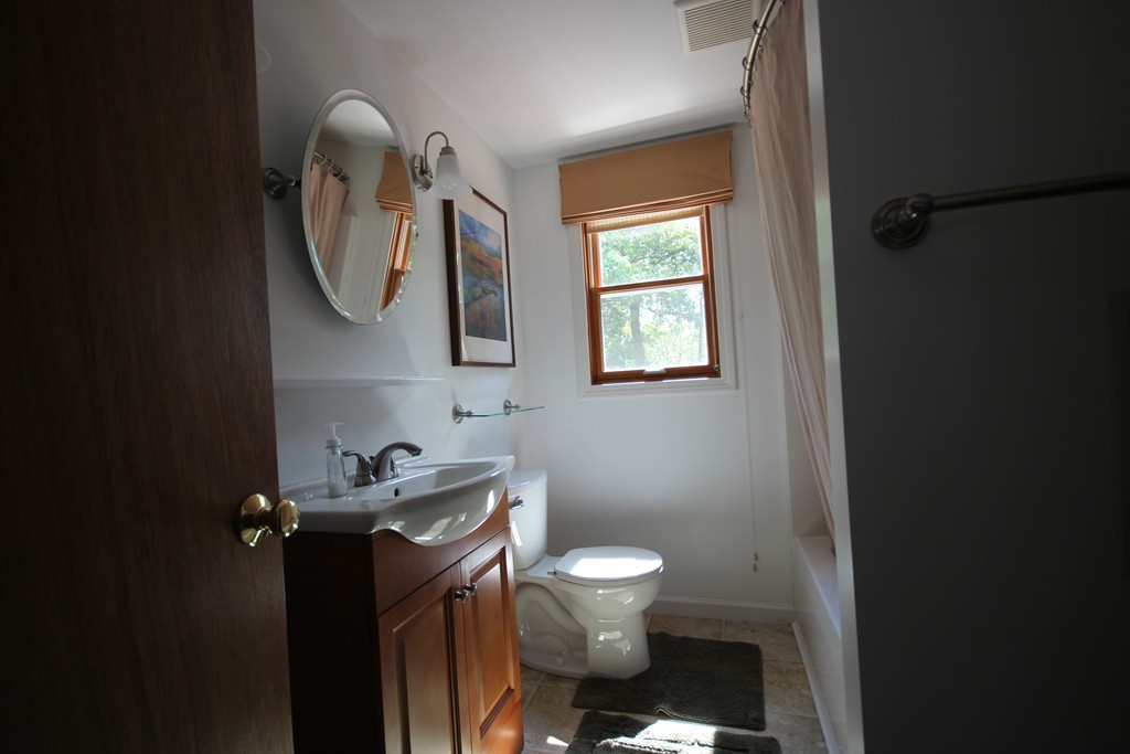 5 Gloria Road Randolph, MA 02368 - Photo 9 of 20 Gallery Image 9
