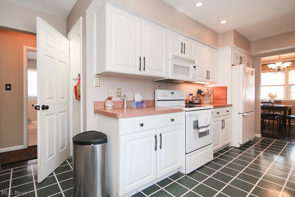5000 North Sedgewick Road Cleveland, OH 44124 - Photo 21 of 35 Light and bright kitchen includes all appliances.