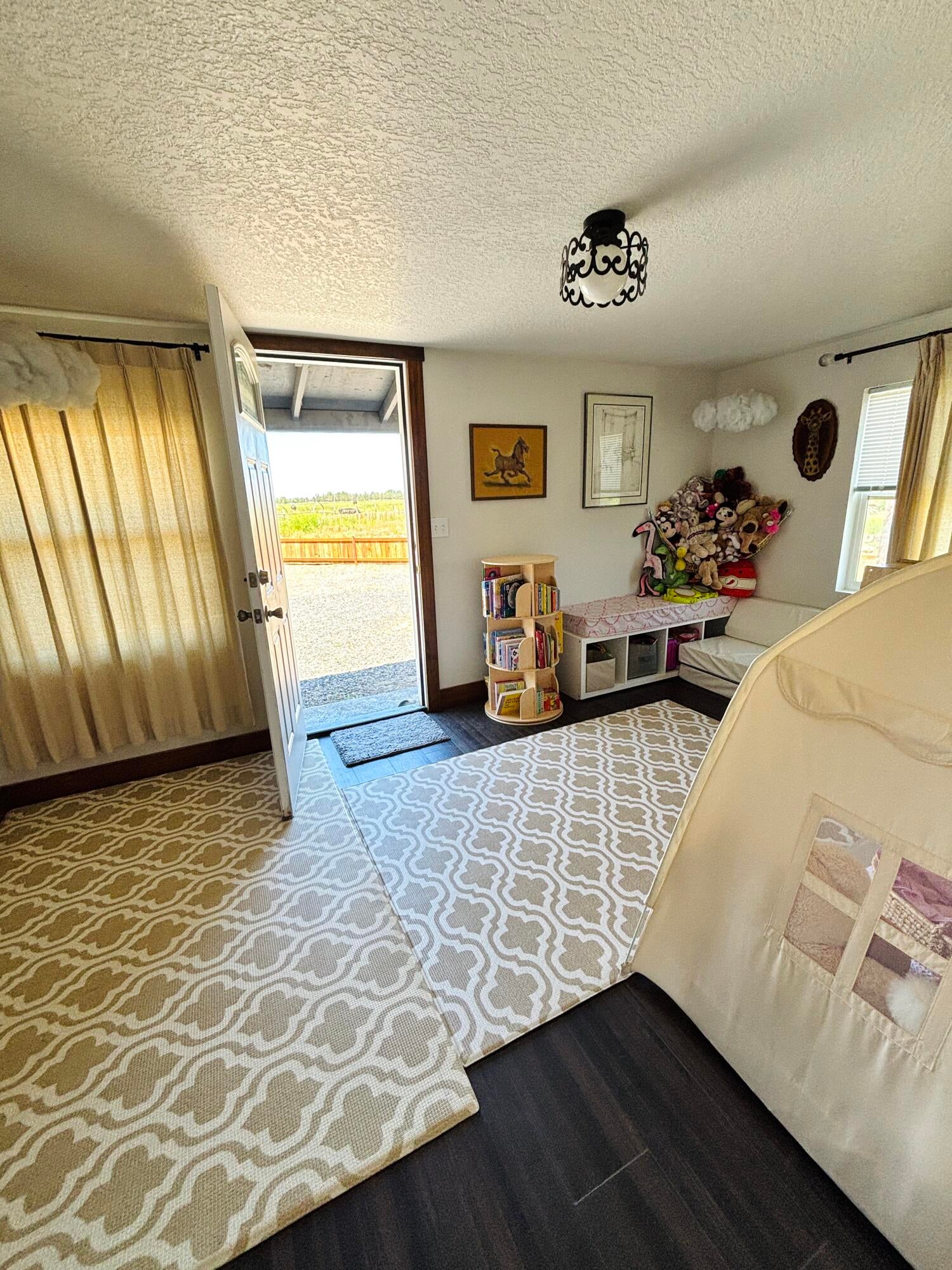 21652 Northeast Butler Market Road Bend, OR 97701 - Photo 19 of 31 Extra room on main level